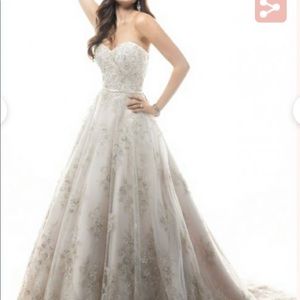 Maggie Sottero - Hannah (Wedding Dress) size 6 ivory pewter